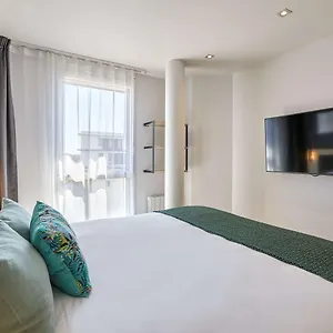 & Adagio Aparthotel
